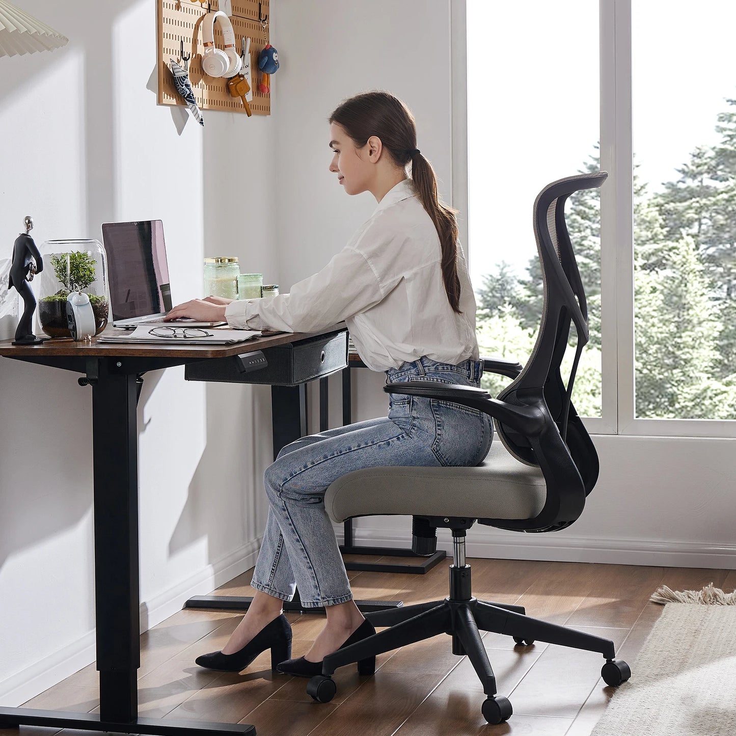 Ergonomic Mesh Office Chair - High Back Swivel Desk Chair